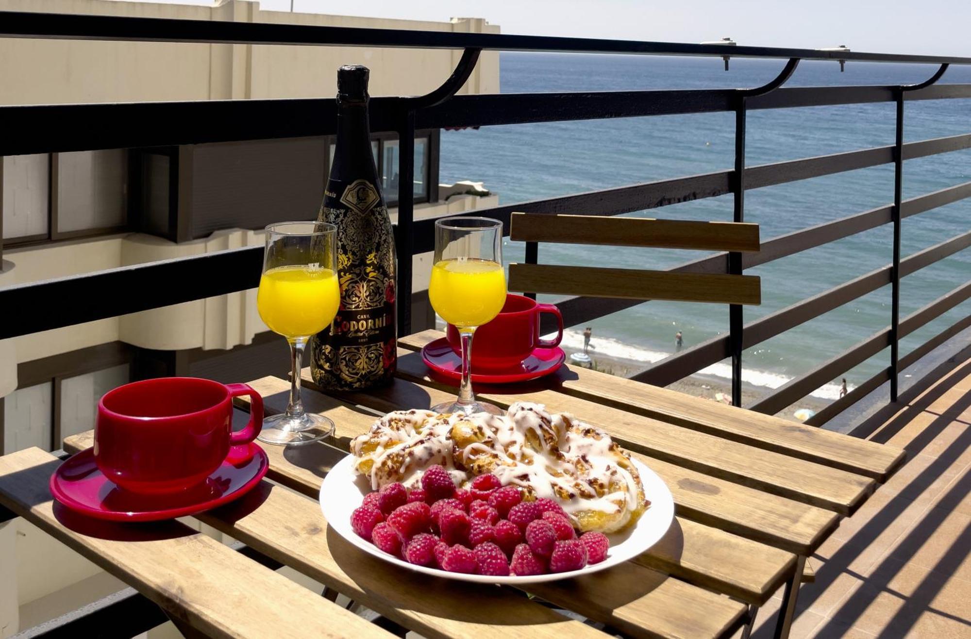Mediterraneo 508. Fantastic Studio On The Beachfront With Sea Views. Марбелья Экстерьер фото